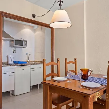 Aparthotel Con Parking Privado En El Paseo Maritimo De *